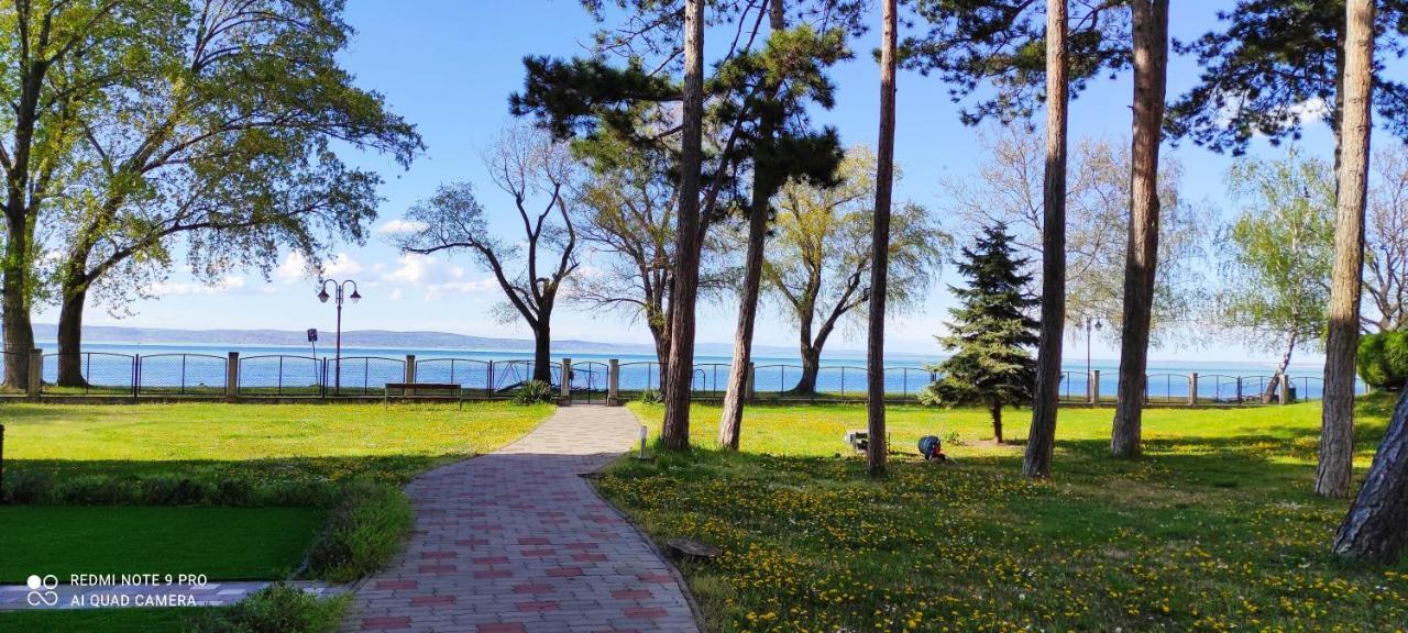 Onebeach Apartman Siofok Bagian luar foto